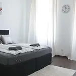 Rover Apartment